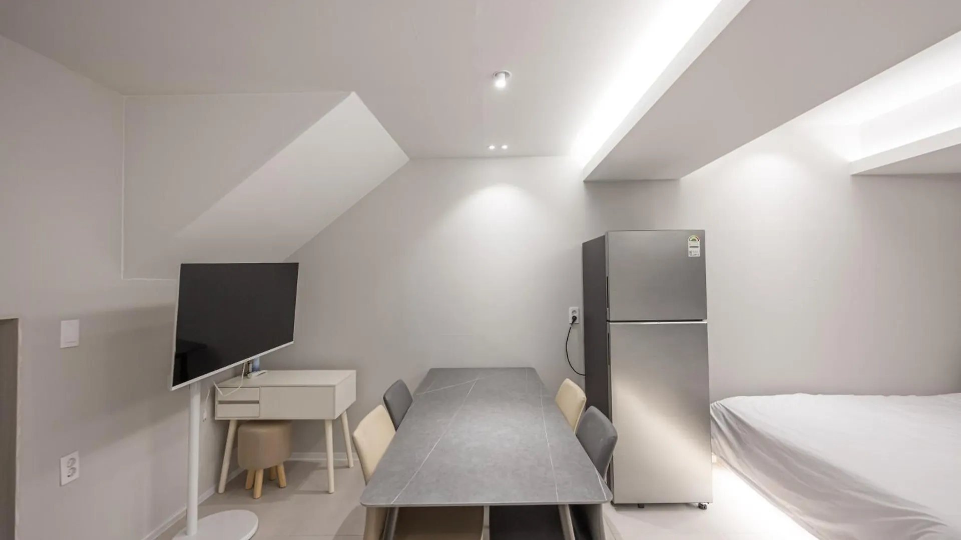 Guesthouse Dear Moon Busan