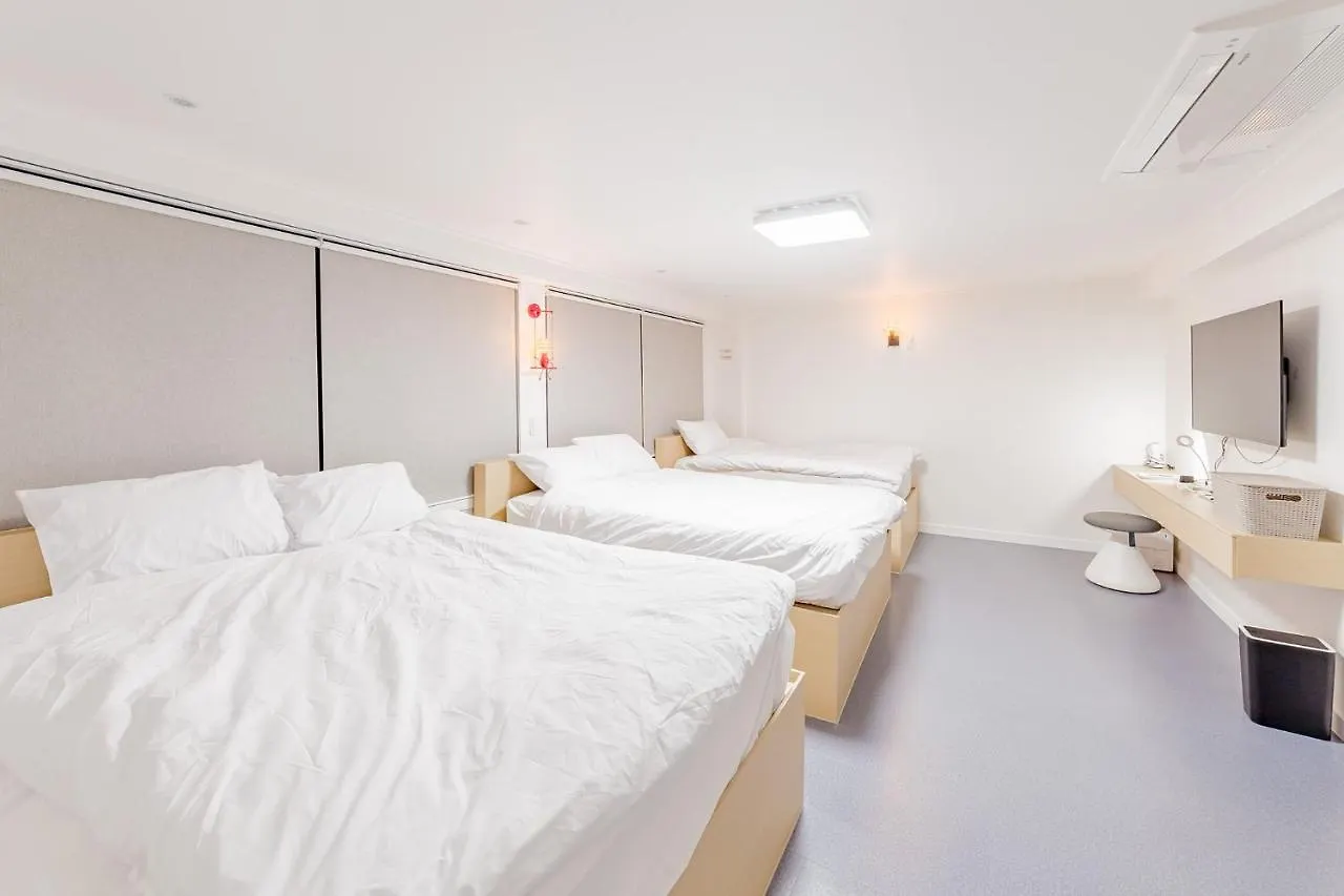 Guesthouse Dear Moon Busan 2*,